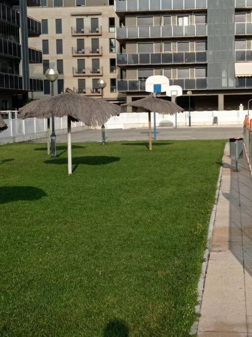 ウエスカAcogedor Apartamento Con Piscina Y Garajeアパートメント エクステリア 写真